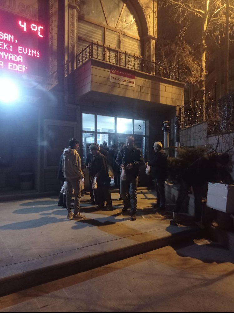 AkYaylaResmi's tweet photo. Yayla Mahallesi Teşkilatı olarak Regaib Kandili münasebetiyle kandil simidi dağıtımını gerçekleştirdik
Tüm İslam Aleminin Regaib Kandili mübarek olsun🤲🇹🇷
@hakanhanozcan @avzafercoktan @turgutaltinok06 @mimarSuleymanH @mstfsenn @Abdulkadirinka3 @TYildirimoglu https://t.co/vOZvd1u4eC