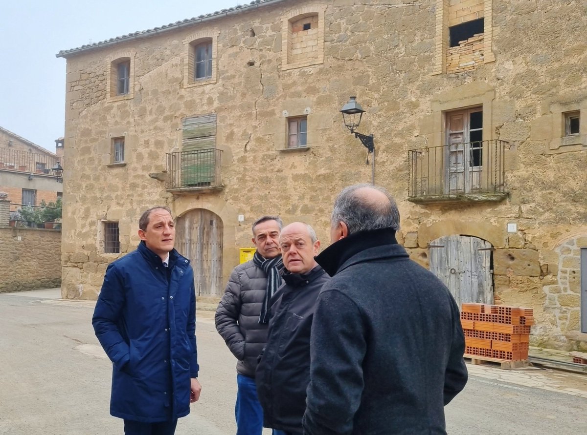 jose_crespin's tweet photo. El grans reptes de futur dels petits municipis contrasten amb el potencial que tenen els seus actius patrimonials i turístics, com la Vila-Closa de Sant Climenç. Visita al municipi de #Pinell a la comarca del #Solsonès https://t.co/OSpiZEZ9SK