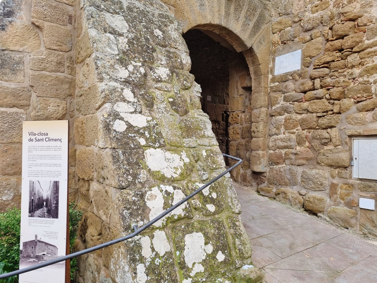 jose_crespin's tweet photo. El grans reptes de futur dels petits municipis contrasten amb el potencial que tenen els seus actius patrimonials i turístics, com la Vila-Closa de Sant Climenç. Visita al municipi de #Pinell a la comarca del #Solsonès https://t.co/OSpiZEZ9SK