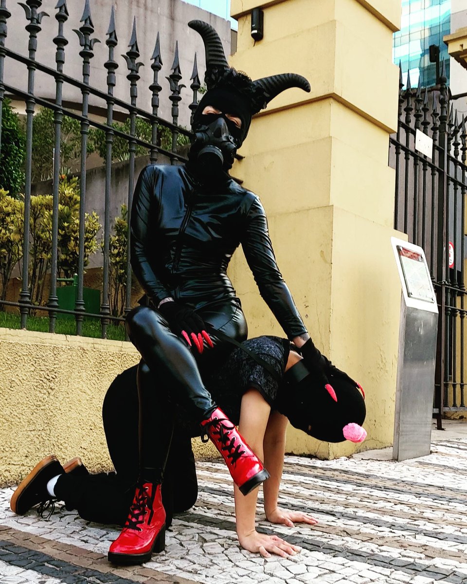 FeticheMacabre's tweet photo. Adoro fazer minha escrava de banquinho!
.
#slavedog #slave #salvemobiliahumana #fetiches #dominatrix #dommesp #Dominação #escravo #fetish https://t.co/y6ynvOYwkB