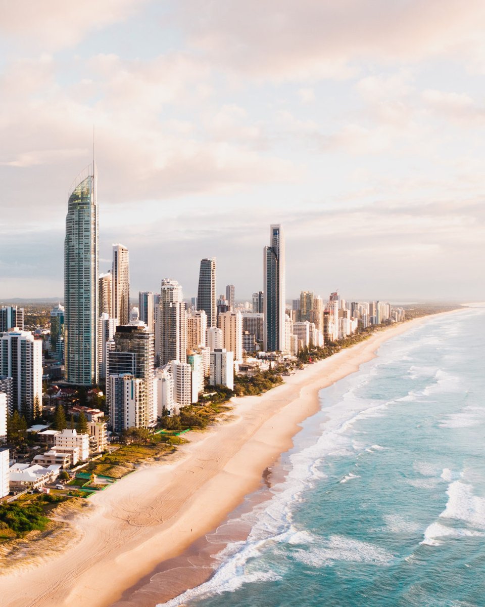 ViatorTravel's tweet photo. (1/6) 5 reasons to visit the Gold Coast 🇦🇺 🦘 #DoMoreWithViator
SUN☀️
The Gold Coast enjoys a glorious average of 245 days of sunshine every year! All this sun = very little rain, meaning the humidity is lower than in the southern Australian states. 😎 https://t.co/lZbonhulrr