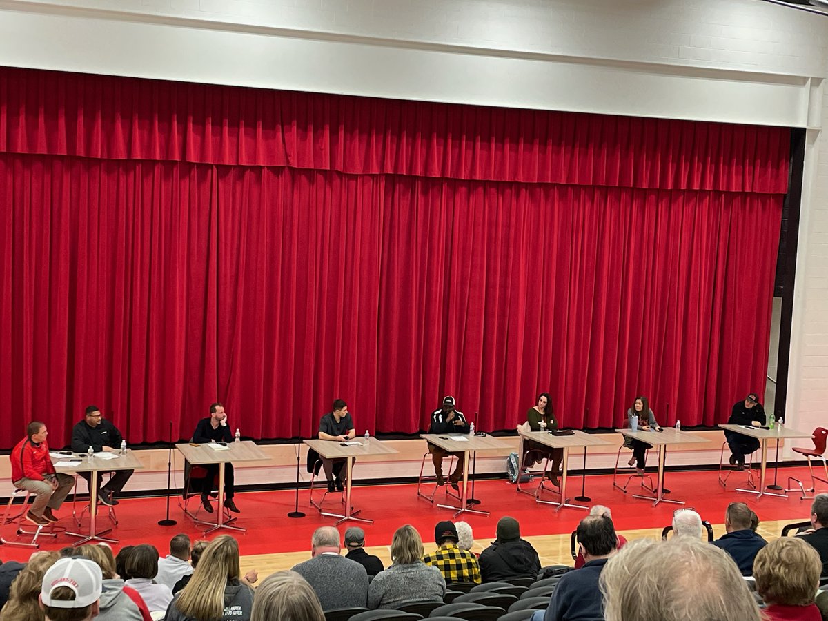 Falcon_update's tweet photo. Thankful for our panelists and staff/community members who attended last night's Diversity &amp; Inclusion program. 
@FES_Choe @FLSDSuper @L_Roemer1  @MrsKeenerFHS @FHS_SKOCZEN @FirelandsFalcon @FirelandsBand 
#FirelandsFalcons
#GreatPanelists https://t.co/9c10qwBApW