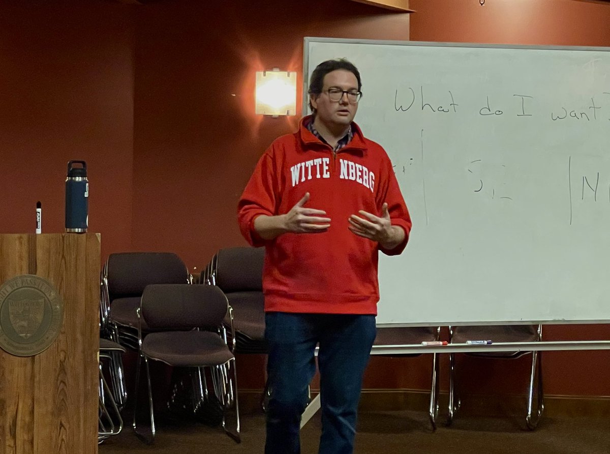 Witty_English's tweet photo. Yesterday, the English department welcomed ‘02 alumnus and Wittenberg’s Professional-in-Residence Tim McCarthy for a talk with a lively Q&amp;A discussion. McCarthy detailed his professional, personal, and academic journey, noting the influences his English major had on him. https://t.co/a5cSE8Vwca