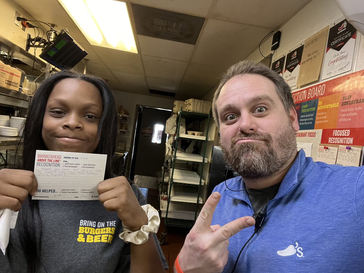 ChilisBrett16's tweet photo. Shout out and an ATL for Lana for sticking around tonight to help develop some new Team Members! #GettingDownInFloTown #chilislove @strtch33 @Mikwhittington https://t.co/HVTopAYhWI
