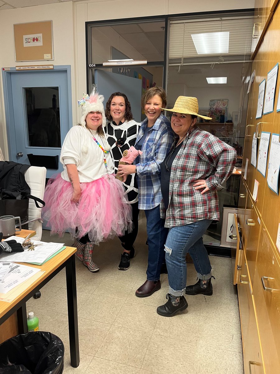 sd61schools's tweet photo. Stories come to life at James Bay Elementary during Dress as your Favourite Book Character Day. Staff and students celebrate literacy week with fantastic costumes and a whole school parade. Can you spot one of your favourites?😍😍😍 #sd61learn https://t.co/a9S9RBaHC5