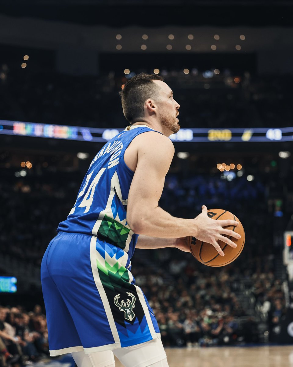 MiddlesexMagic's tweet image. 🚨📈Pat Connaughton had 19 points and 12 rebounds in 38 minutes as the Bucks defeated the Nuggets! The Middlesex Magic alum was 7/8 FG and 5/6 3FG 🔥 🔥 #MagicFamily #TheChamp #MagicInTheNBA