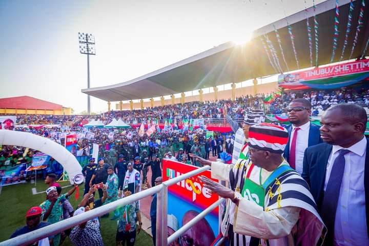 samsonakande002's tweet photo. Thank you Benue. 
Together, we shall defeat those who would keep this country in the dark. 
Together, we shall Renew the Hope of Nigerians everywhere.
#BAT2023
#Samorano https://t.co/QWvAZnBemt