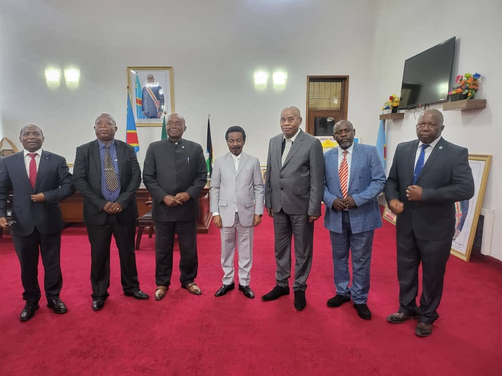 EwangaOfficiel's tweet image. Ce jeudi 26.01.23 ,au Palais du Peuple ,le Président Mboso de l’AN a reçu au nom du Chef de l’État @fatshi13   des Députés de la Communauté des États de l’ Afrique de l’EST( EAC ) conduite par son Président ⁦@EwangaOfficiel⁩