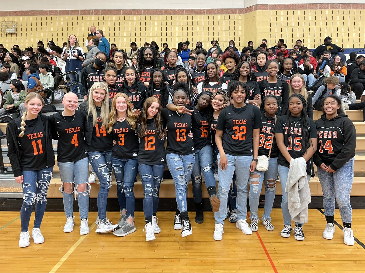 These ladies have their last game of the season tonight at home vs. Pine Tree! 🧡