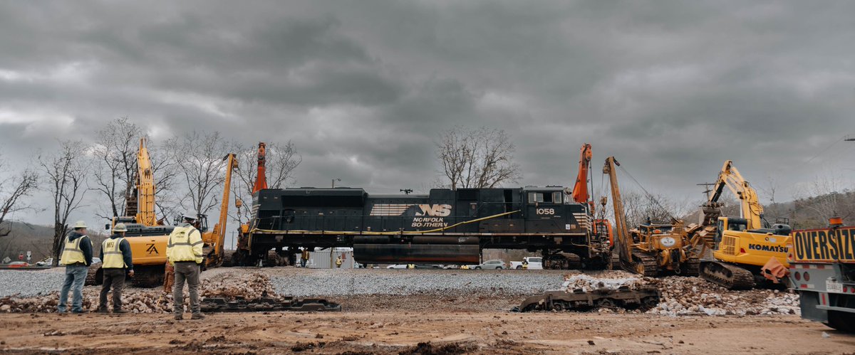 CollegedaleTN's tweet photo. In case you missed today’s balancing
act! Norfolk Southern locomotives were removed and it was quite a show. #cityofcollegedale https://t.co/20N9vbeUFz