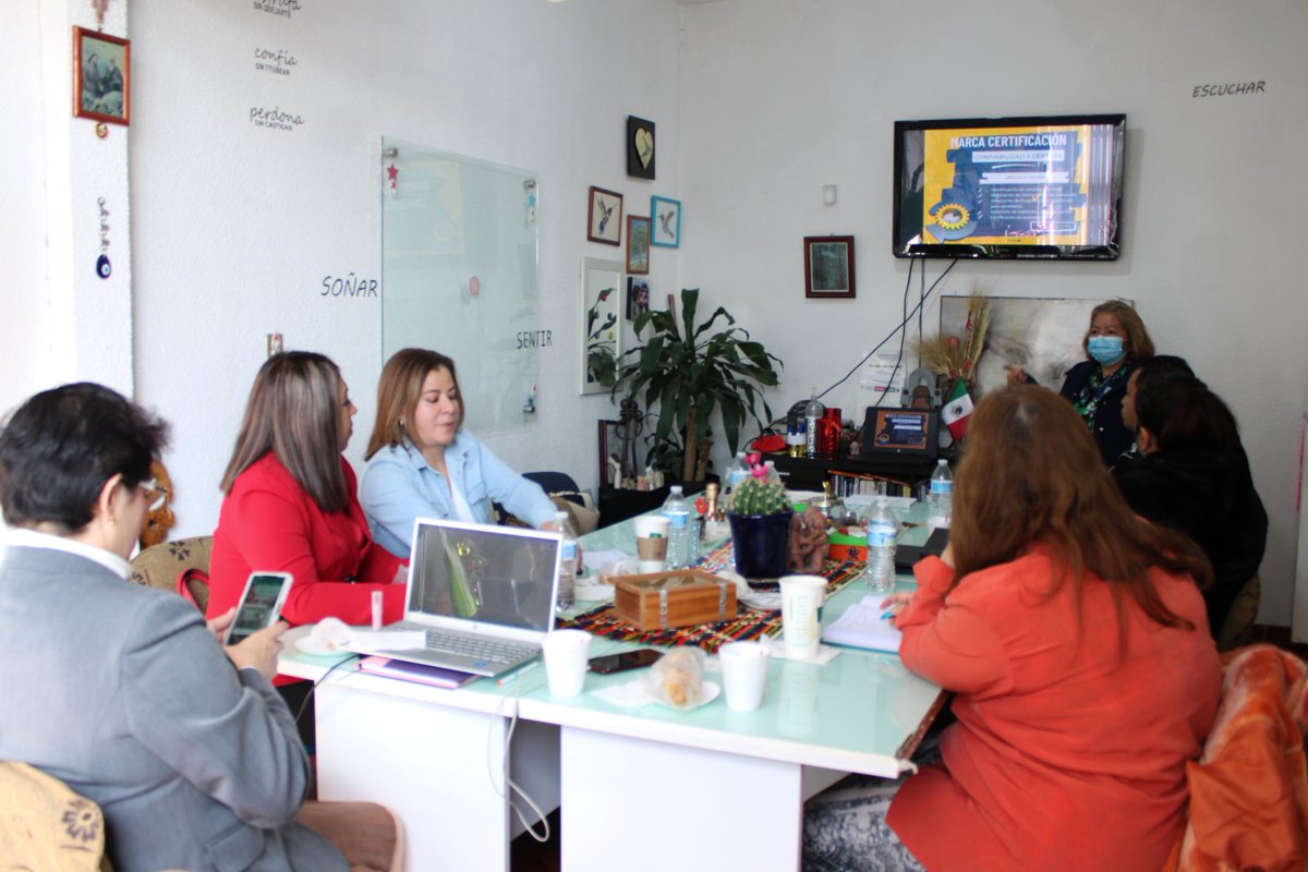 GuadalupeRmrz's tweet photo. 👥Hoy acompañe a mi compañera Comisionada @RosarioMejiaAya a una reunión con la #OICDH para dar seguimiento al convenio firmado e iniciar los trabajos de creación de estándares de calidad para el cumplimiento efectivo de la #PDP y el #DAI en beneficio de la población del #Edoméx https://t.co/36mq7T2fDC
