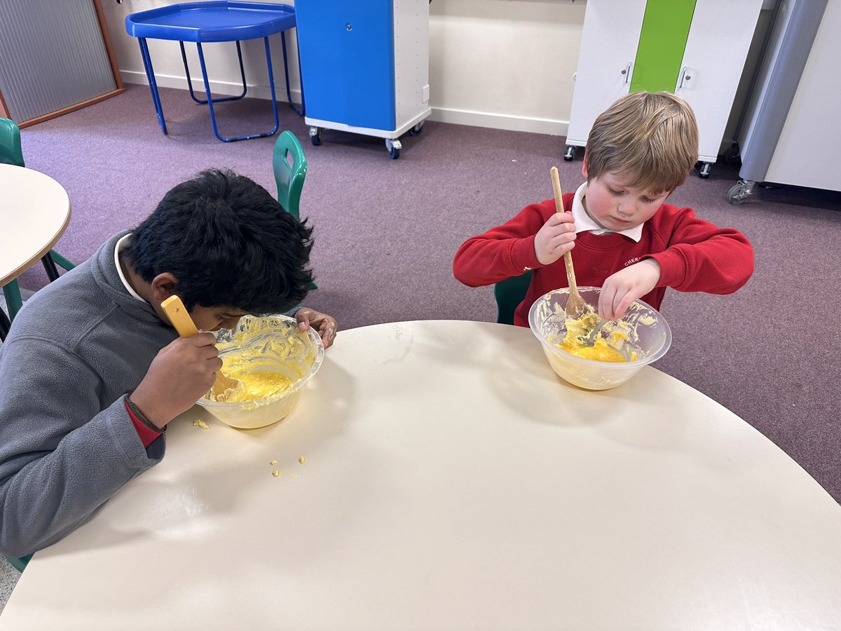 mrswickhamcts's tweet photo. We made delicious fairy cakes this week at Cherry cookery club 🍒 We followed a recipe and weighed out the ingredients.
They all looked and smelt fantastic. 🧁 #Cherryweek https://t.co/zPMuvDk1Dl