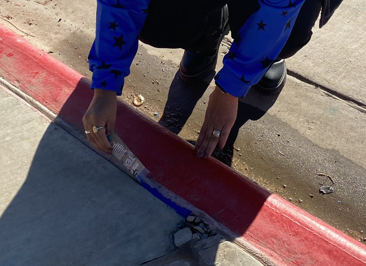 voiceofhopelbk's tweet photo. Happy Blue Sand Day! 💙 We’re supporting survivors of trafficking by participating in the #TXBlueSandProject! Join us by getting a FREE bag of sand from United Express and post pictures of your participation today! #TraffickingAwarenessMonth #EndHumanTraffickingWTX https://t.co/EoUXDTtu2b