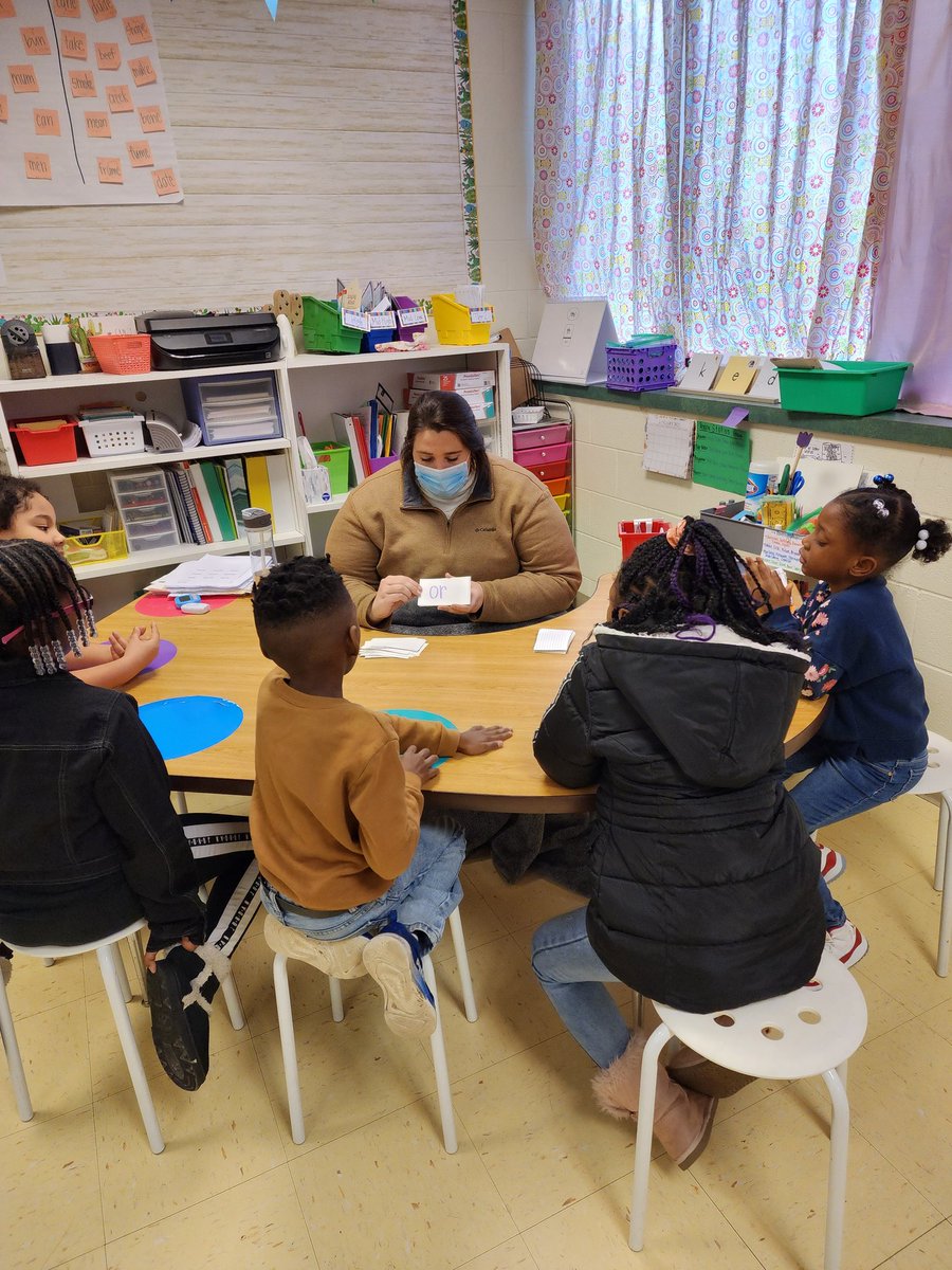 Small group instruction is how we start the day. Great minds are being built <a href="/CenterPointES/">Center Point Elementary</a>! <a href="/AnjulenaJ_ARI/">Anjulena Johnson</a> <a href="/ALoggins16/">Alexandria Loggins</a> <a href="/adminrholifield/">Rachel H.</a> <a href="/JEFCOED/">Jefferson County Schools</a> <a href="/JefcoedK_5/">📚JEFCOED Elementary Curriculum K-5</a>