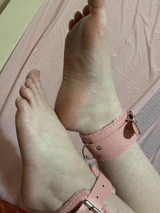 Want to lock our feet? For only one dollar have a custom kicked foot pic just for you!! #feet #locked<a href="/tag/bdsm"class="tags"><span>#bdsm</span></a><a href="/tag/feet"class="tags"><span>#feet</span></a><a href="/tag/soles"class="tags"><span>#soles</span></a><a href="/tag/selling"class="tags"><span>#selling</span></a><a href="/tag/locked"class="tags"><span>#locked</span></a><a href="/tag/legitima"class="tags"><span>#legitima</span></a>