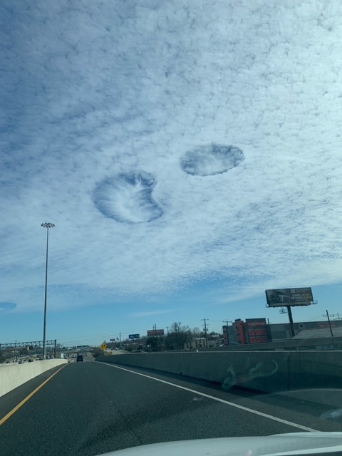 News4SA's tweet photo. FALLSTREAKS! (📷 Braulia Carrillo in San Antonio off I-35 near I-37)

Meteorologist Alex Garcia explains… A fallstreak hole (also known as a "hole punch cloud") is a large circular or elliptical gap that can appear in cirrocumulus or altocumulus clouds.

#FallStreak #PunchCloud https://t.co/kTKbzqtrMT