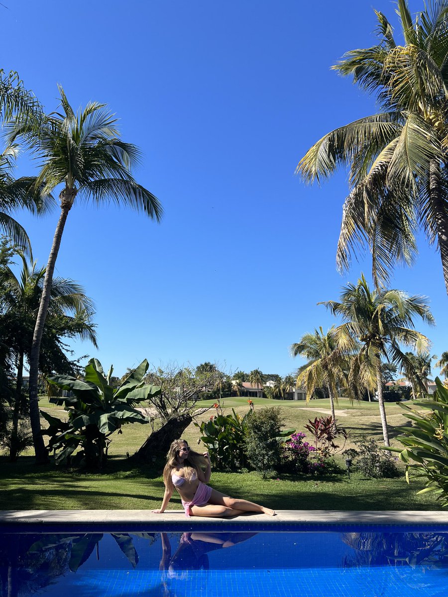 allibbydoll's tweet photo. Can’t come to the phone right now 🇲🇽 https://t.co/IjNrFB2RXY