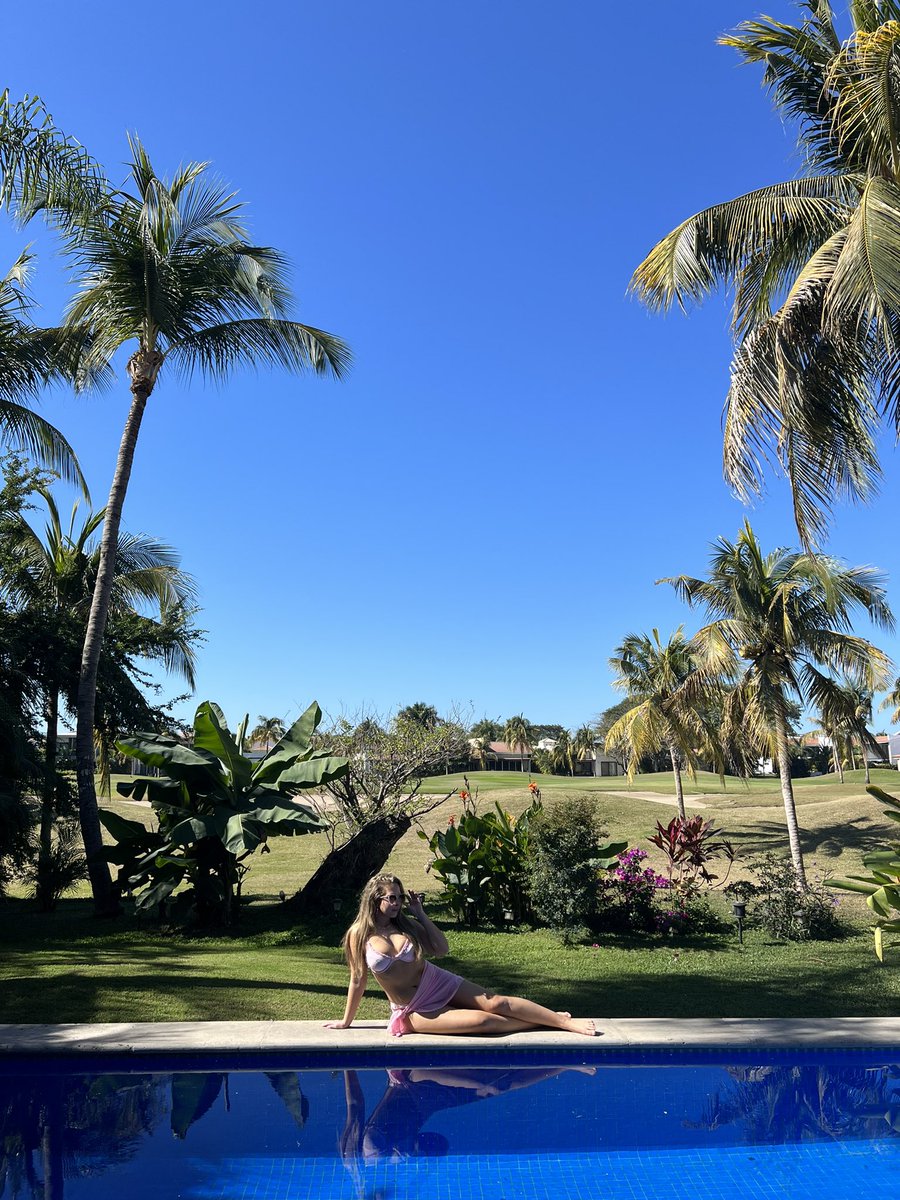 allibbydoll's tweet photo. Can’t come to the phone right now 🇲🇽 https://t.co/IjNrFB2RXY