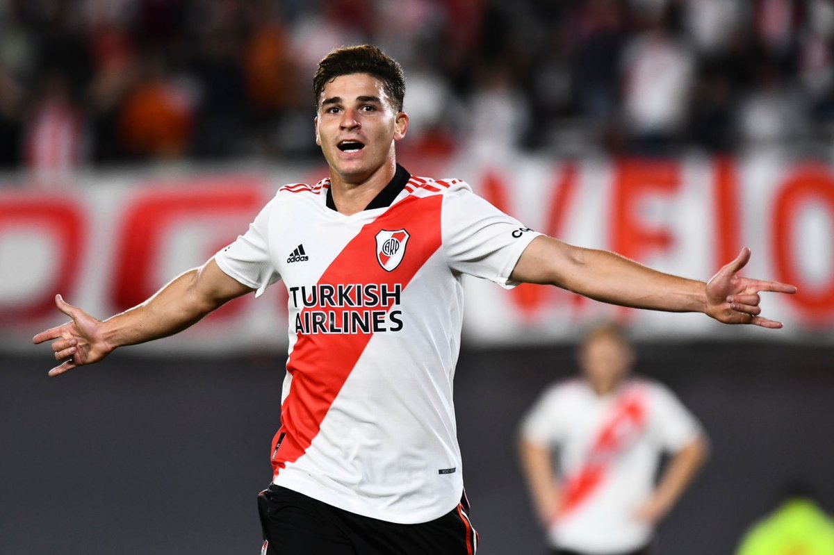 19Alvarezz's tweet photo. which is your favourite version of Julián Álvarez? 🕷️ https://t.co/6lhZKtzwVj