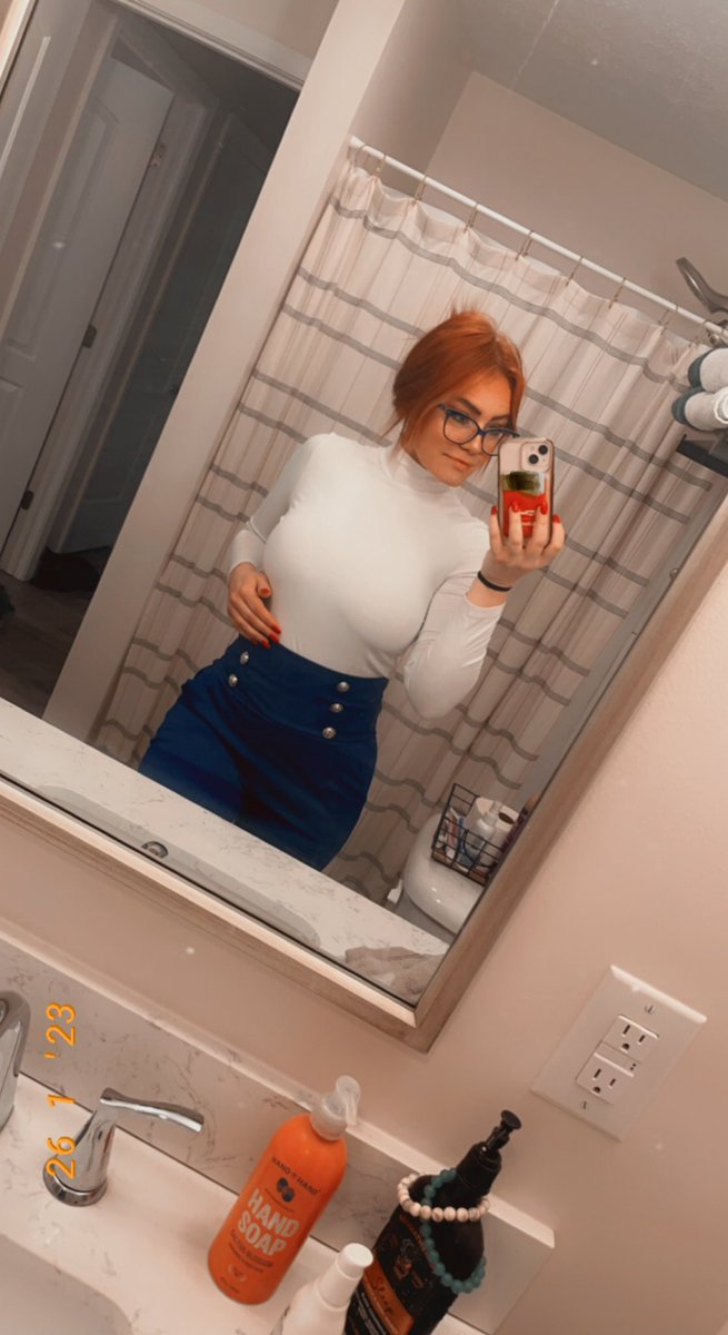 alexiekat tweet media