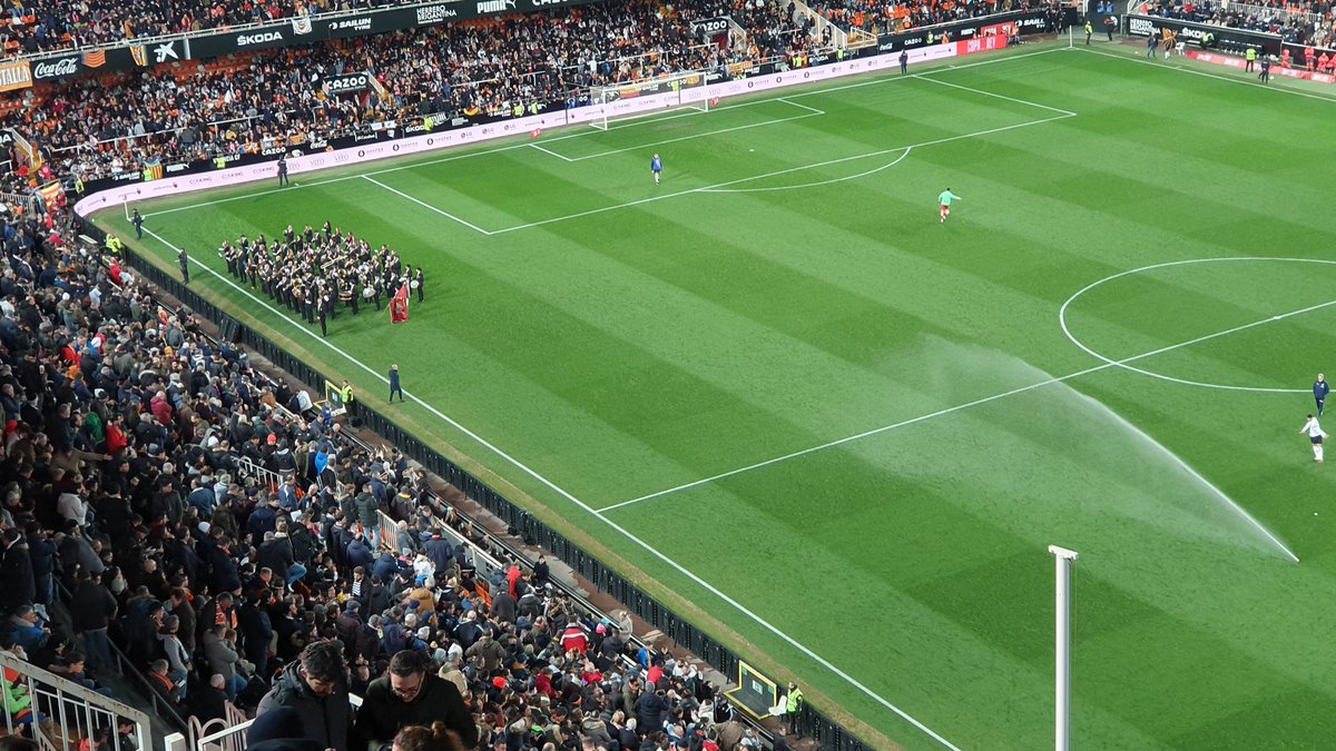 endikario's tweet photo. Clásicos de ayer y de hoy en Mestalla. https://t.co/WqG306bNB8