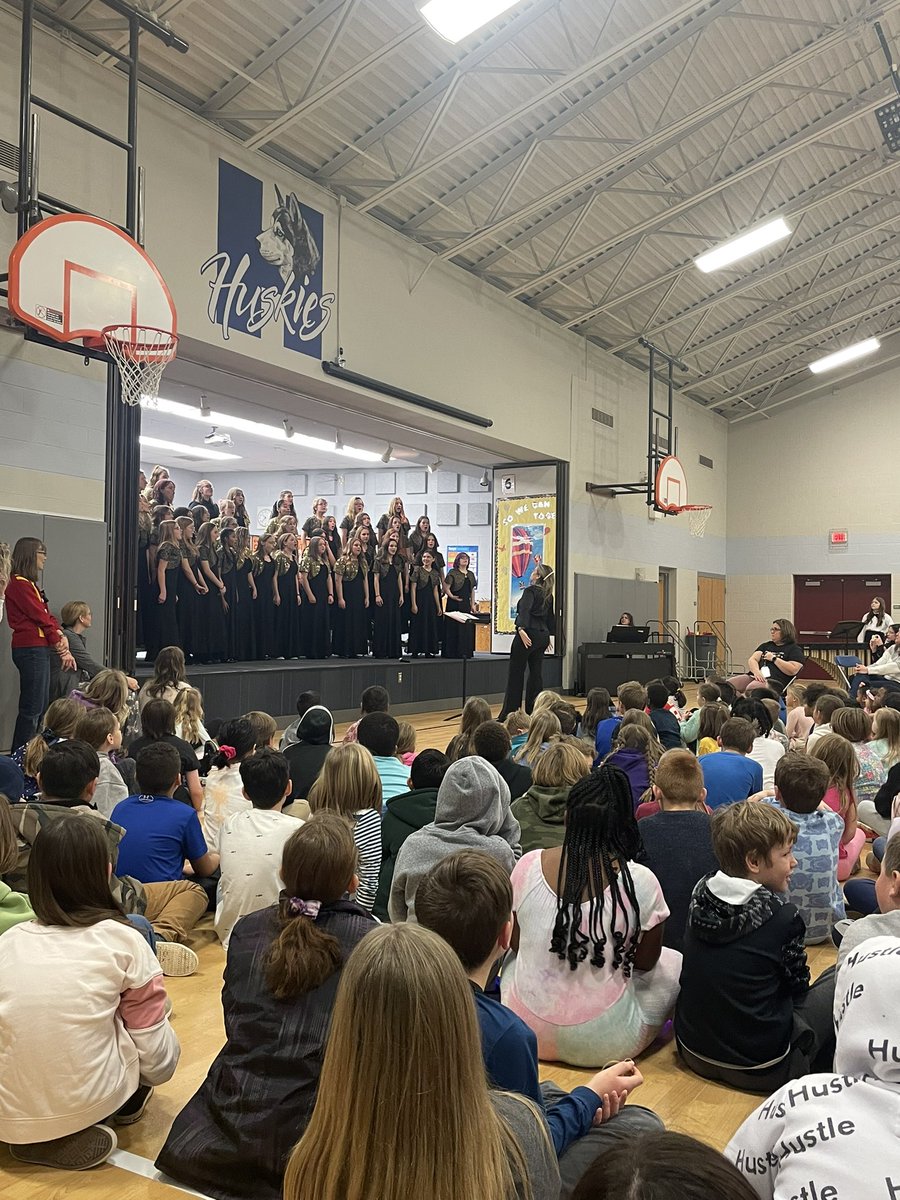 hn_huskies's tweet photo. Shout out to @CTMSBulldog Band, Choir, Orchestra for an incredible performance today!  Such a talented bunch! You all were amazing!!!🎶🥁🎺🎻 @hnhuskies @olatheschools #opsfortheirfuture https://t.co/xbPLwGzRRZ