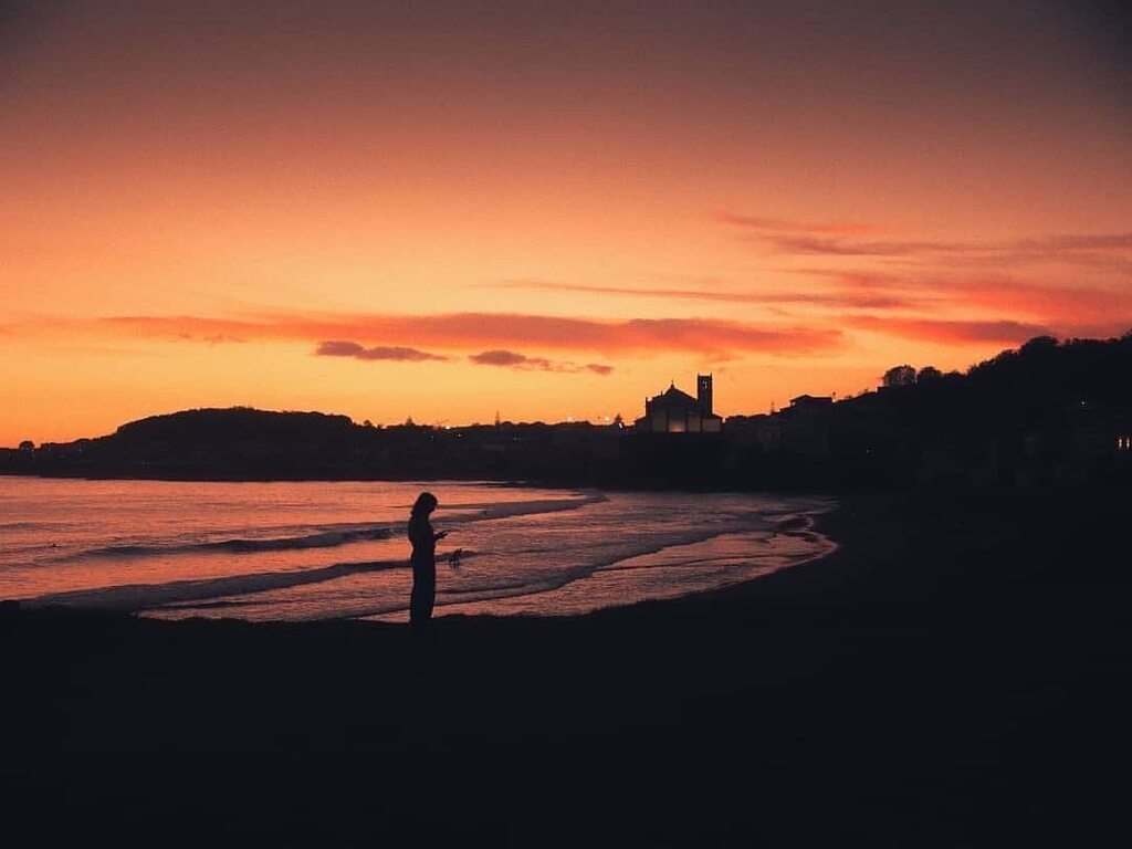 AzoresWhatElse's tweet image. Se gostaste do conteúdo partilha, deixa um um comentário e segue a conta do @azoreswhatelse 

Photo by @r.s.mota 🌅 "E sentámo-nos em silêncio a ver o Sol e as sombras que nasciam da sua morte."
- Em nome da terra, Vergílio Ferreira.
.
#visual_square #pontadelgada #visitazore…