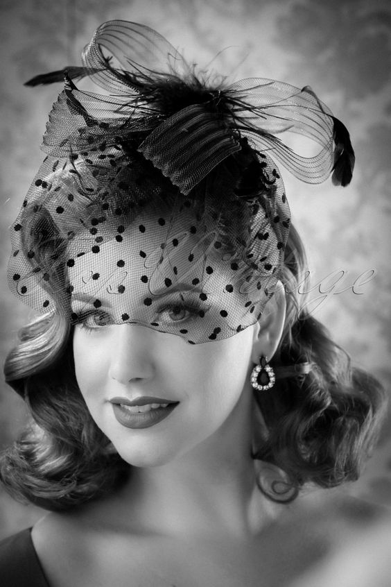 risky_pleasures's tweet image. I would have rocked the 1950s ~  👒
#Hats #Pillbox #Fascinator