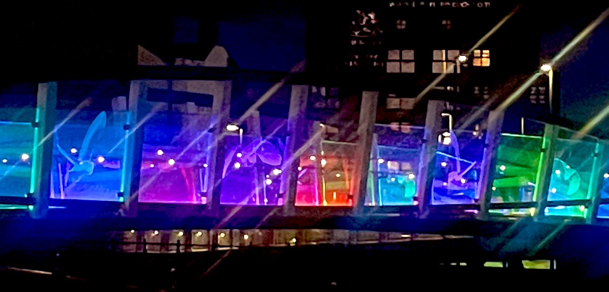 SimonHodgsonLCC's tweet image. ◼️#LeedsNoPlaceForHate
To the @PeopleofLeeds let’s build more bridges not walls…let’s foster understanding &amp;amp; appreciation of cultural differences◼️
◼️Bridges Connect People and it’s People Who Make Communities◼️ @LeedsCC_News #United