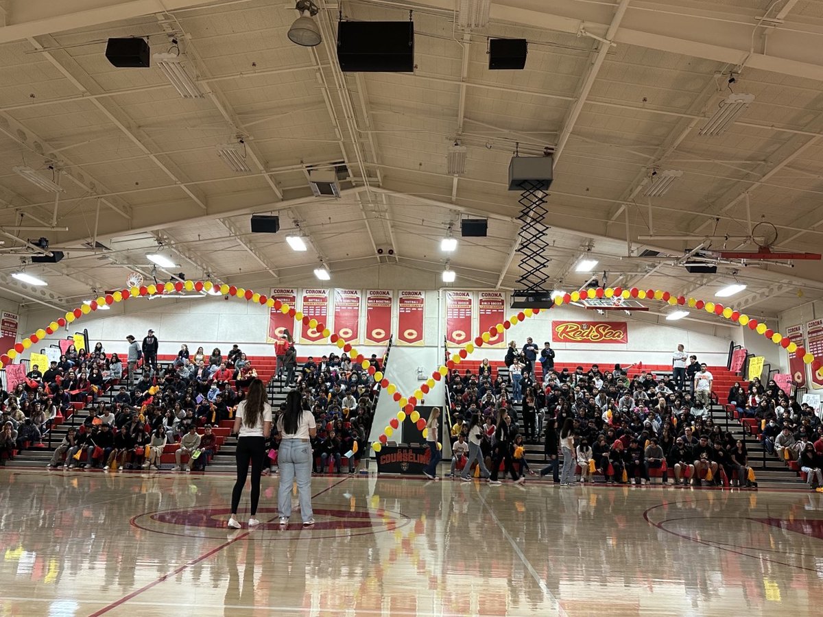CoronaHSCounsel's tweet photo. We welcomed Raney Intermediate to our 8th Grade Day! 🐾 So exciting! They had a great time at the tour! Important dates to remember: Course selection sheet due by Feb. 7th and applications for programs due by Feb. 24th!  #CHS #8thGradeday https://t.co/VIcIC3zjGv