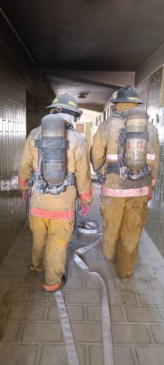 pclossalias's tweet photo. Apoyamos a Bomberos de Miranda en un incendio estructural en el oficentro El Picacho. #pclossalias #siemprecontigo https://t.co/M4nq7Cm6DK