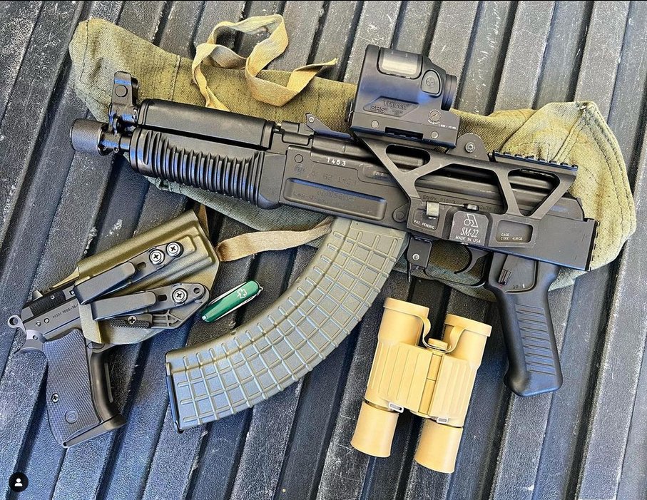 ARSENALinc's tweet photo. kalashnikovsociety (IG) already rocking his SM-22 optic mount on the SAM7K-44, AKA Krink Heavy!

Itty Bitty Goodness ♠️

#arsenalinc #arsenalak #arsenal #sam7k #kalashnikovsociety #sm22 #trijicon #czusa #czusafirearms #circle10 #edc #truckgun #kalashlife https://t.co/b4Wn5snZks