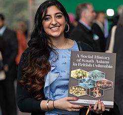 UFVAlumni's tweet image. Keeping in Touch — Rishma Johal (Cert Visual Arts ’15) worked closely with the South Asian Studies Institute while doing her Arts certification at UFV. She now works as a media reporter for a South Asian network.

Read more: ow.ly/Syhy50MBifS
#UFVAlumni #KeepingInTouch