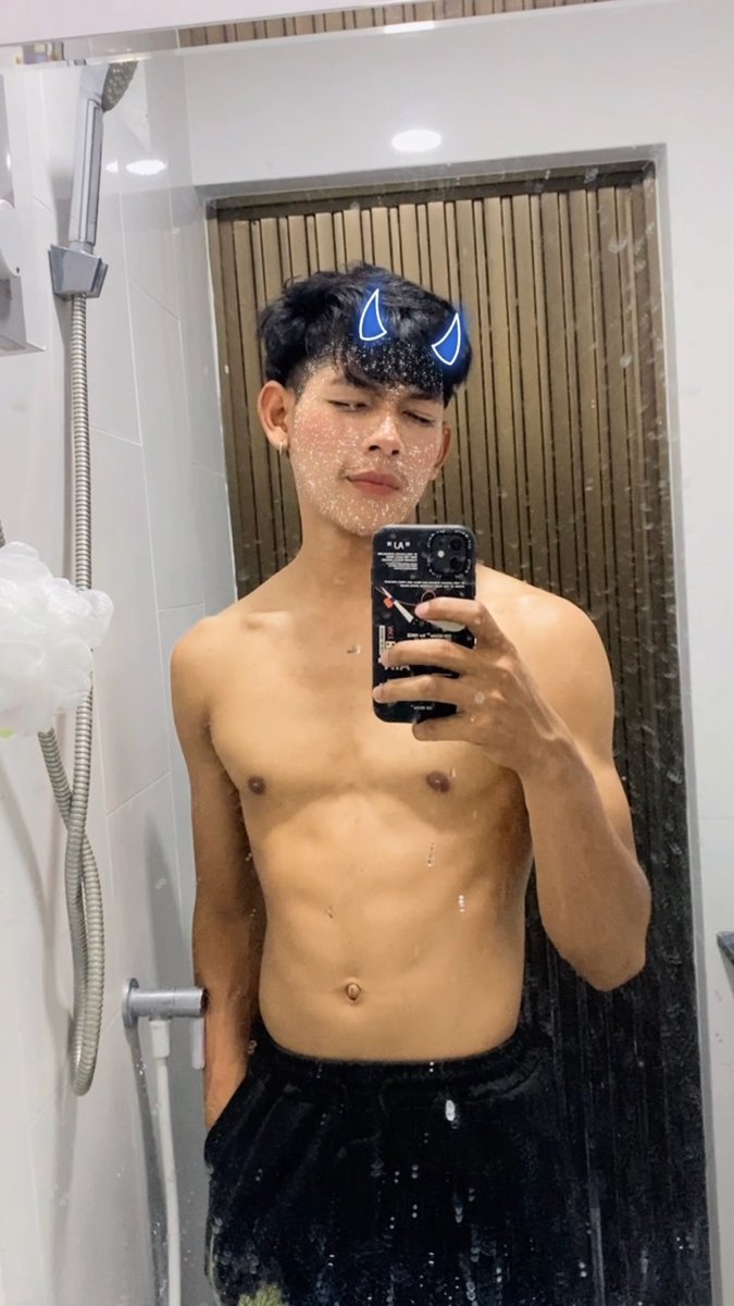 🖤 tweet media