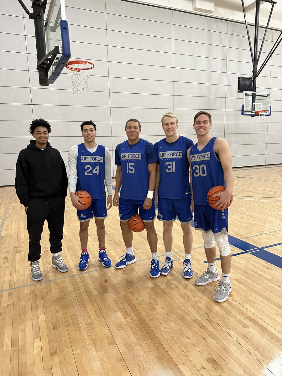 ElliottTaite's tweet photo. Had a great visit this past weekend at the Air Force Academy. Huge thanks to my future coaches and teammates for the great experience!!⚡️@coachczechjr https://t.co/EoJFVmjQ4L