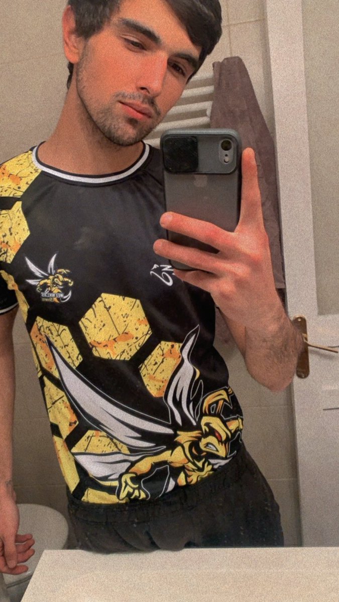 Hoy volvemos a los terrenos con <a href="/WeewKlas/">Weewklas eSports | Clubes Pro</a> 💛🖤💛🖤
Más ganas que nunca!!