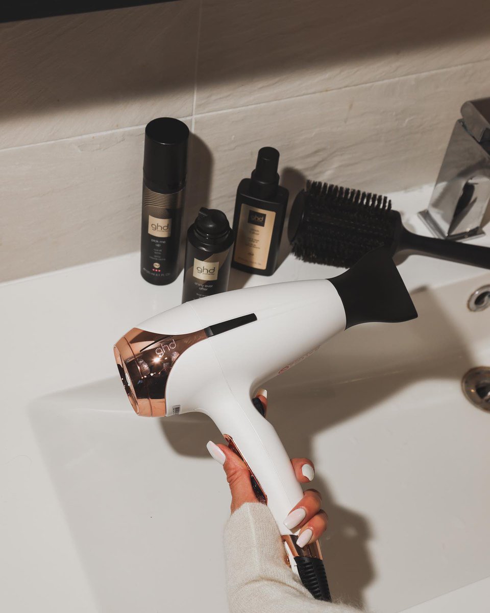 givenchyeleanor's tweet photo. Eleanor via her IG 🖤
(January 26, 2023)
“AD | The best version of dry Jan! @ghdhair #ghdhelios”
#eleanorcalder https://t.co/gKn1IbzLHL