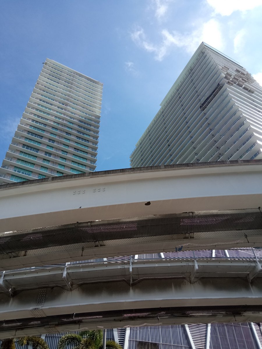 HectorDuathlon1's tweet photo. My city #MIA #M305 sunny day, enjoy your day guys, blessings... https://t.co/L589liwyiC