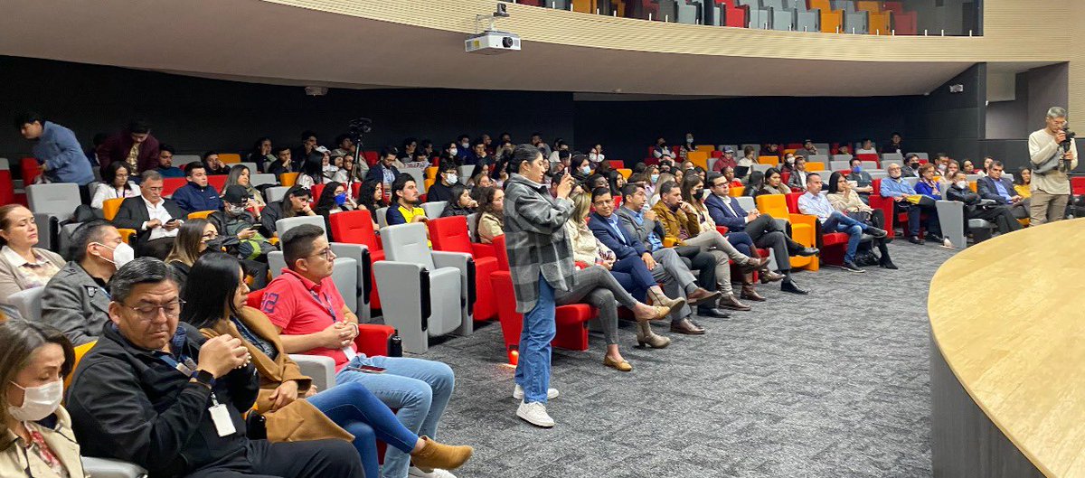 udla_derecho's tweet photo. #ASEUDLA de #DerechoUDLA organizaron el conversartorio Cambios constitucionales, perspectivas desde la academia. En este espacio, expertos en la Constitución del Ecuador abordaron, desde el punto de vista técnico, las preguntas de la 
#ConsultaPopular. 

@UDLAEcuador https://t.co/nyrClzn7En