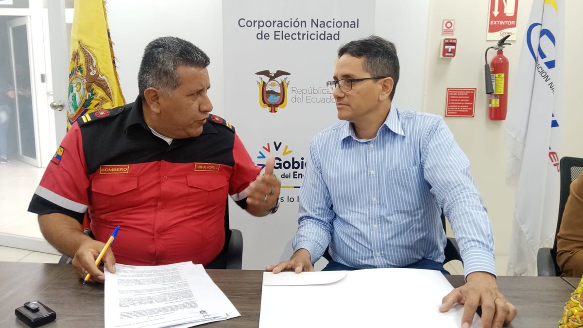 #Milagro | Se firman convenios de cooperación interinstitucional con El Cuerpo de Bomberos, con la presencia de 20 delegaciones, a fin de recaudar la tasa prevista en la Ley de Defensa contra Incendios a través de la factura mensual de energía eléctrica.
