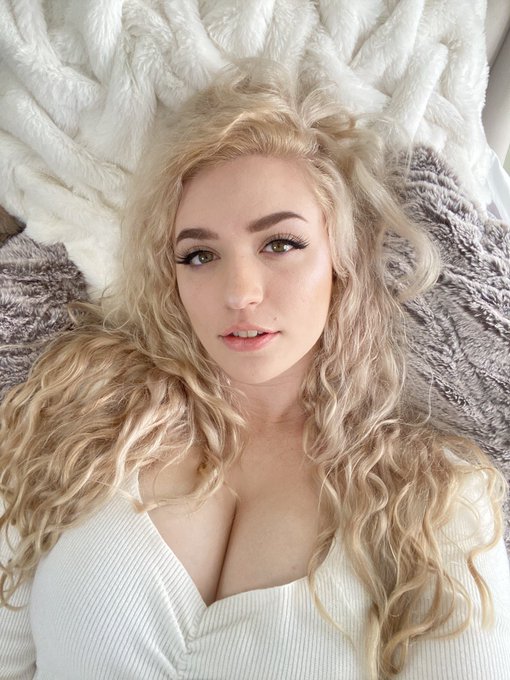 me or the ps5? https://t.co/4st24vXcu5