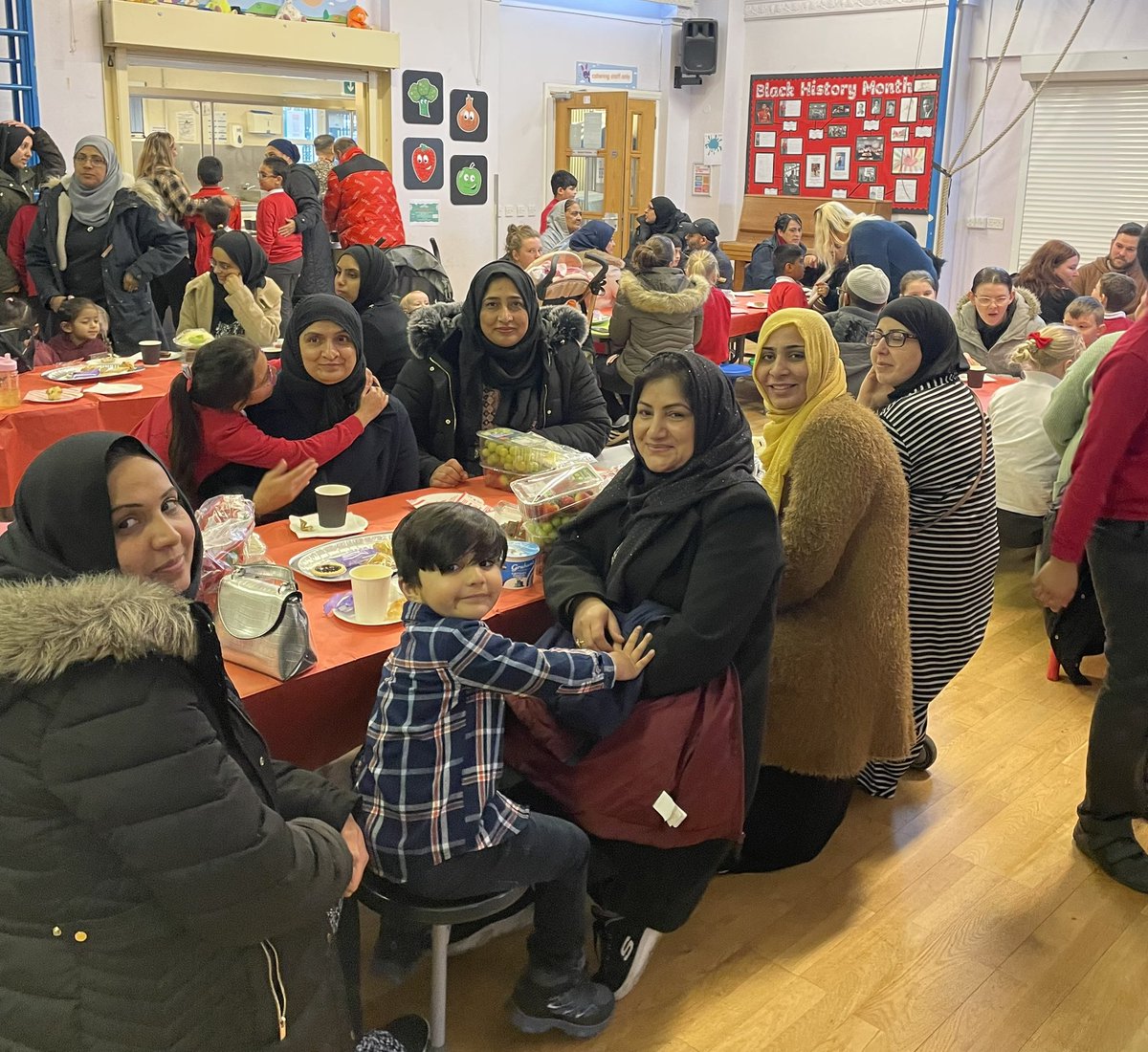 HealeySchool's tweet photo. @great_together @JoCoxFoundation @JoCoxLoneliness @FareShareYorks #community #PlacesForConnection What a fantastic Great Winter Get Together @HealeySchool this afternoon! Thank you to local residents, grandparents and parents for coming ☕️🍰 Let’s tackle loneliness together. https://t.co/W3bPkxL1d2
