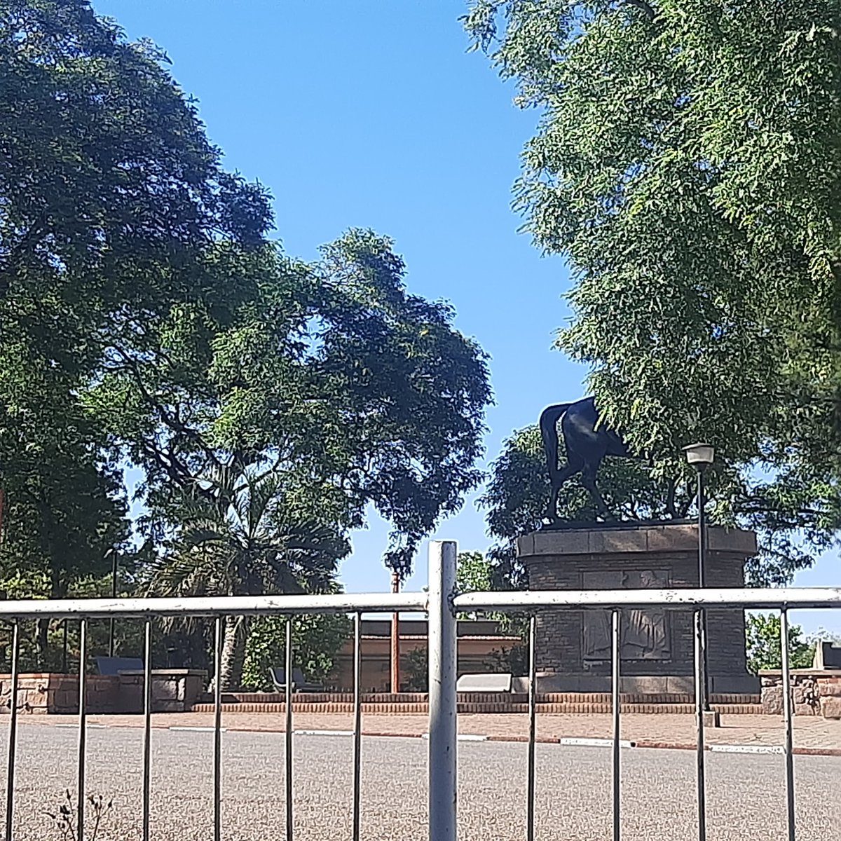 En la plaza no hay nadie