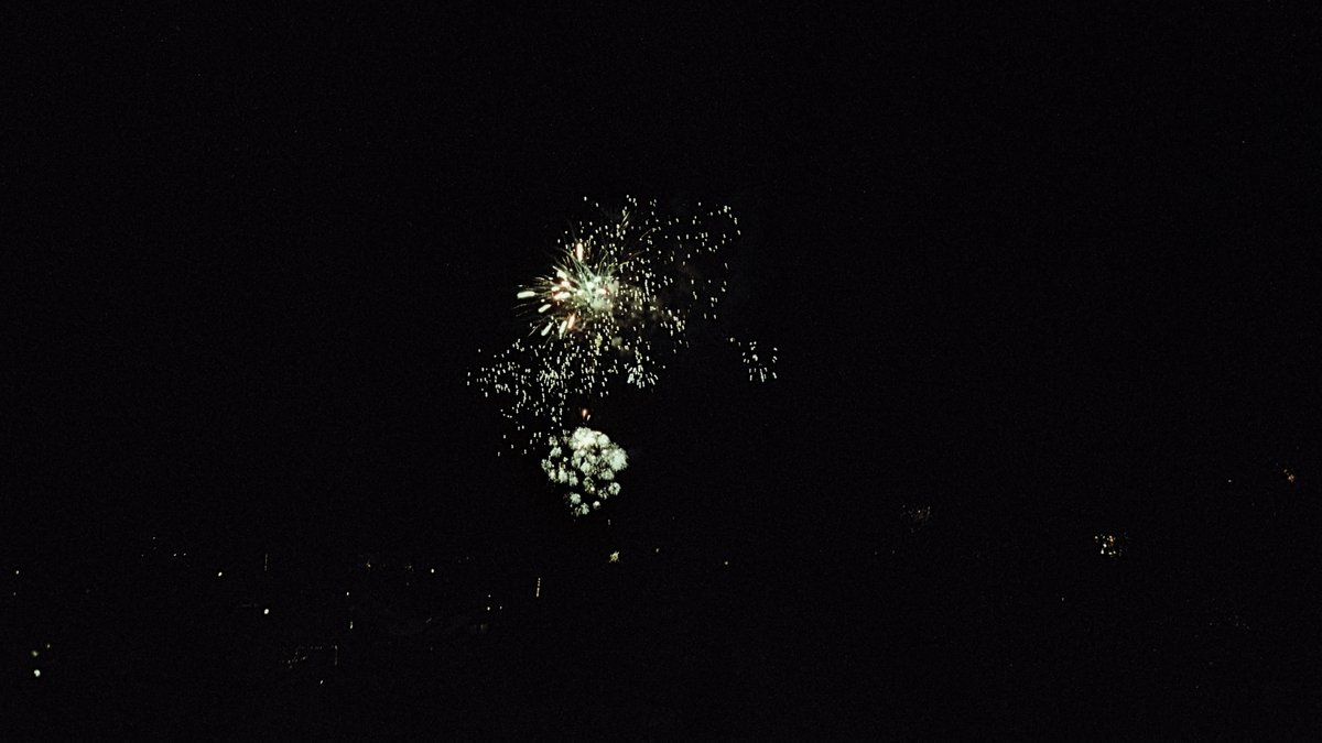 simon_diamond's tweet photo. Fireworks and a shitty camera🎉
Olympus LT-1
Santacolor 100
FFP C-41 kit
#believeinfilm #1990sCameraChallenge
@ShittyChallenge https://t.co/0ecQP1cT4N