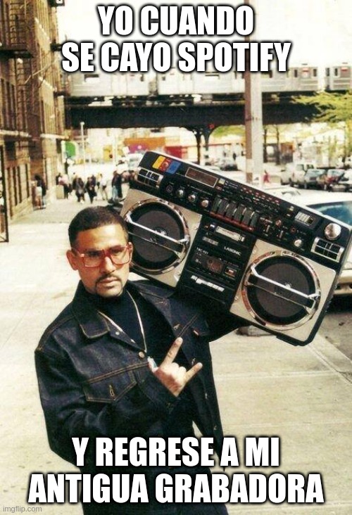 Yo cuando se cayó #Spotify y saqué mi antigua grabadora. #SpotifyFail #SpotifyDown