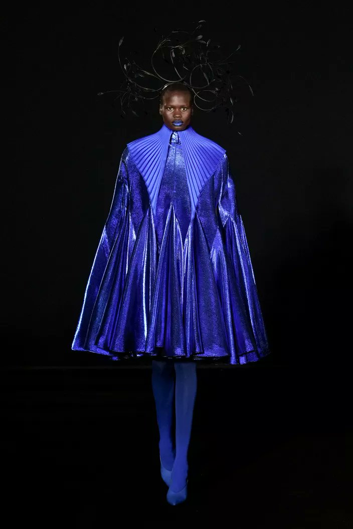 Matalabs's tweet image. I just did my first couture show in Paris 🥺 for THEE Robert Wun. One of my favourite looks!! Makeup by me ❤️

Robert Wun is COUTURE!!!!!