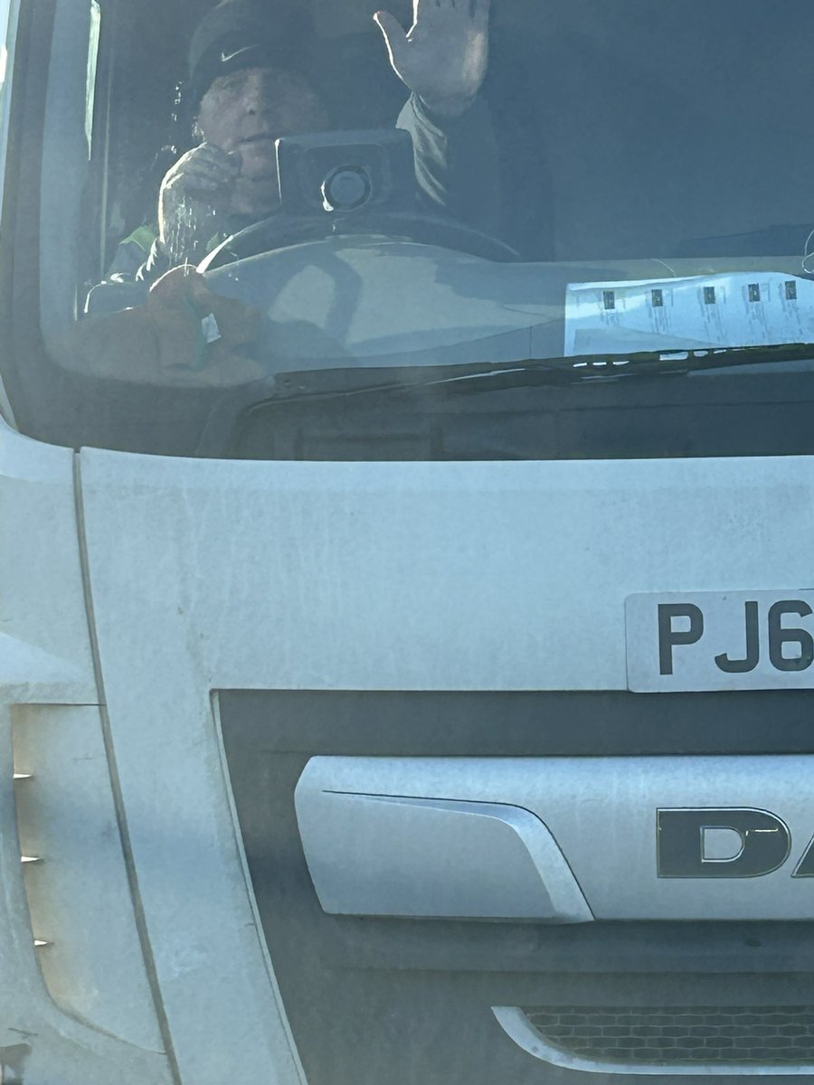djjamesp's tweet photo. @ArrowXL_Help I emailed a complaint to you about an aggressive driver, sadly you’ve not responded in almost a week. Maybe someone could have a quiet word with this guy re his conduct on the road, how passing places work and how endangering toddlers is not cool, that’d be lovely https://t.co/ZmkVANd2U2