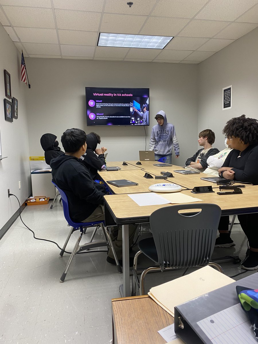 Proud teacher! Today was the culmination of a long unit on interest groups and state government. Summative Presentations were 🔥, students worked SO 👏🏻WELL 👏🏻

Formatives along the way ✅
Student response to feedback ✅
Research skills ✅
Oral communication skills ✅

 <a href="/CodeRVA1/">CodeRVA Regional HS</a>