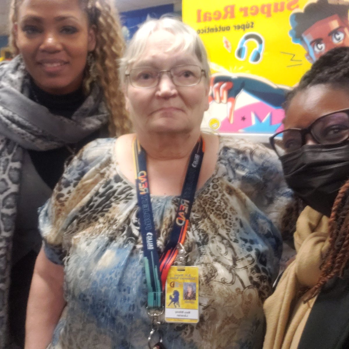 TEdMEd894's tweet photo. Shout out to Media Specialist Ms. Bilbrey and her amazing Book Fair on National SHELFIE DAY at B.H. Macon Elementary in DallasISD! #ShelfieDay @dallasschools @BHMaconDISD @ILCsDallasISD https://t.co/Oc31A46mOl
