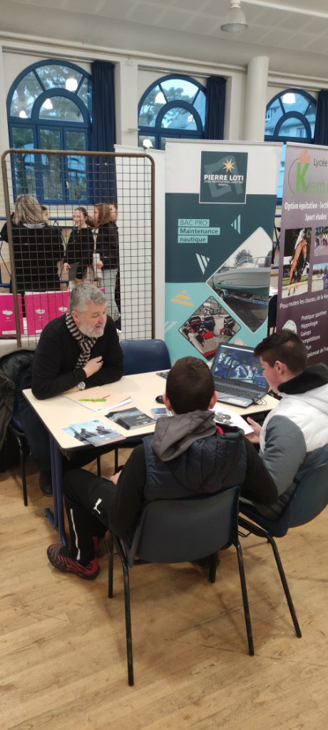 DePaimpol's tweet photo. Le Lycée Maritime présentait les métiers de la mer à quelque 250 collégiens au carrefour des formations de Paimpol : https://t.co/NQQ7Gd3UfB